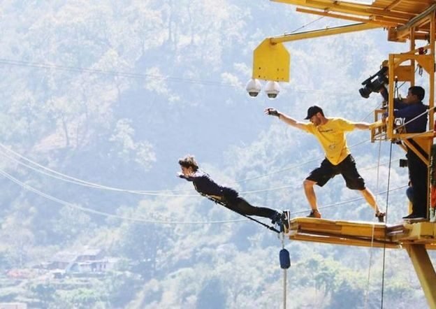 Bungee jumping in Rishikesh – best prices with certified jump masters and safety gear