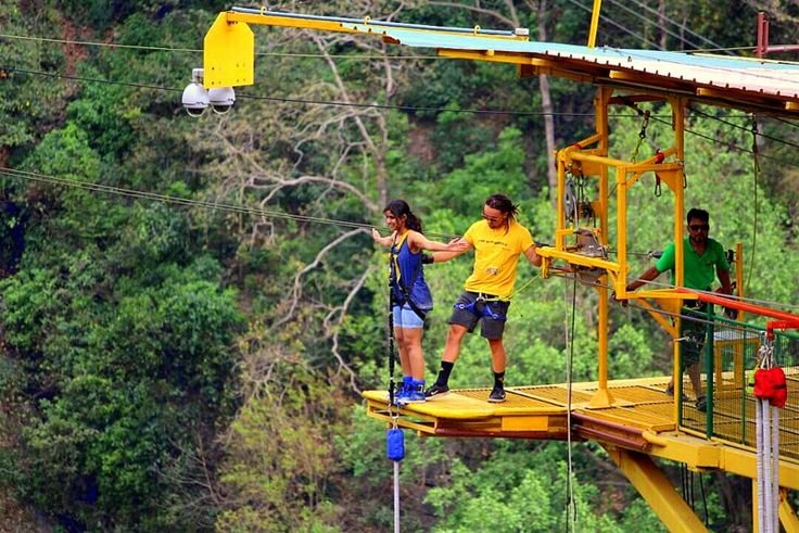 Bungee jumping in Rishikesh – best prices with certified jump masters and safety gear