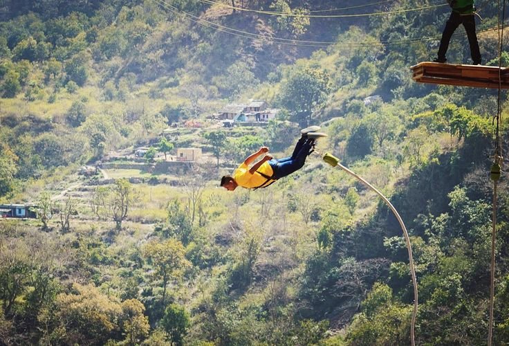 Bungee jumping in Rishikesh – best prices with certified jump masters and safety gear